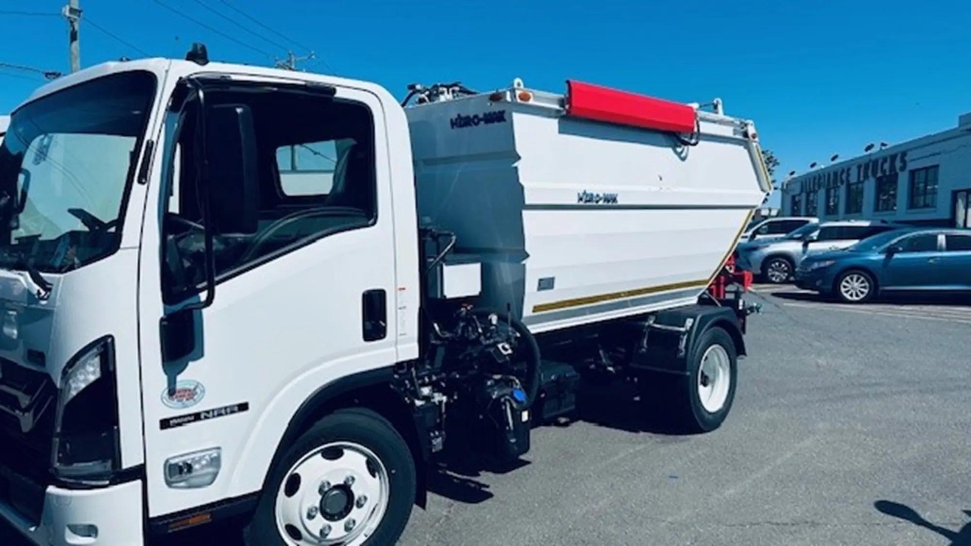 2025 Isuzu NRR in Hartford, CT — photo 6