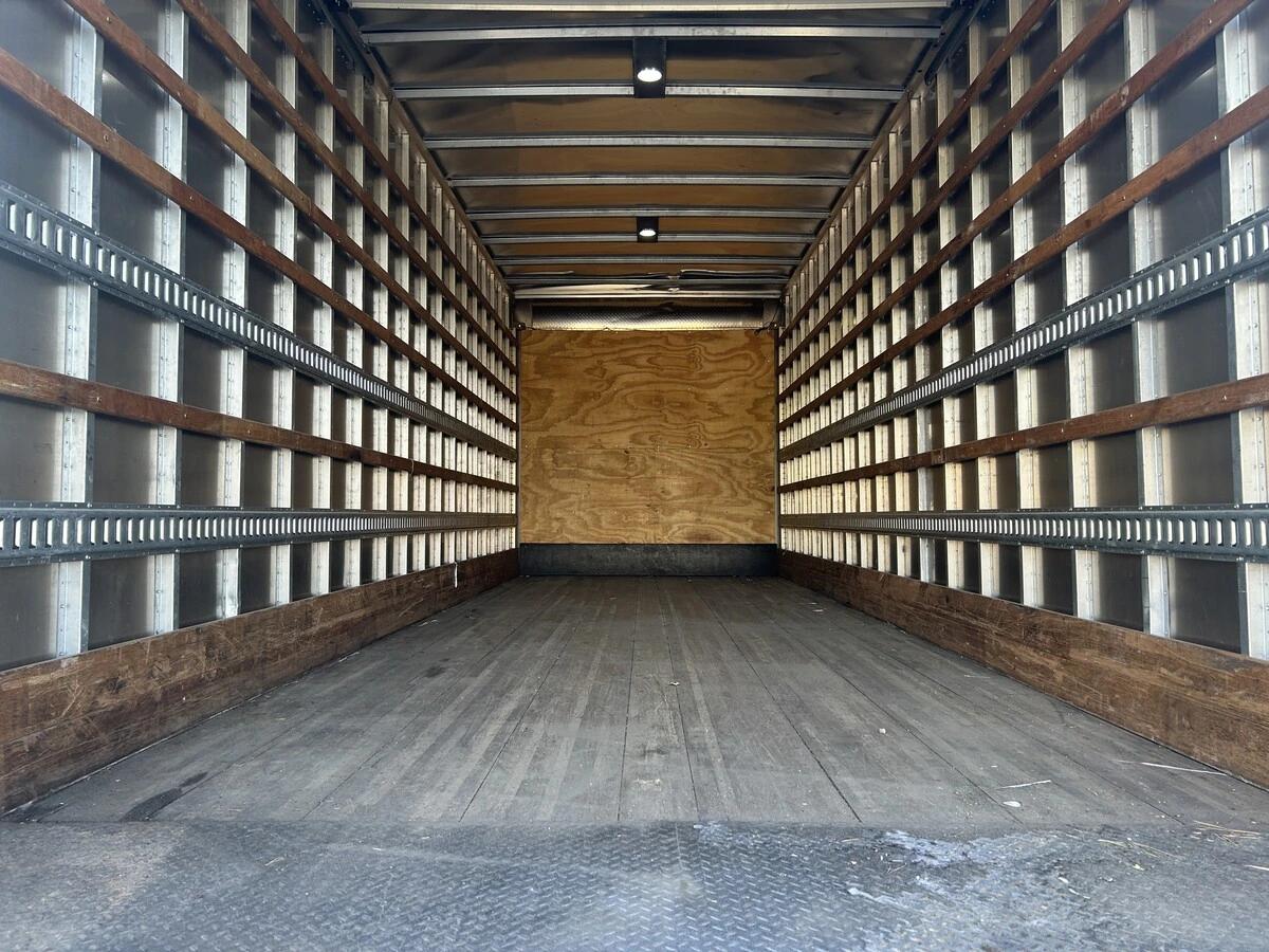 2023 Freightliner M2 106 — photo 16