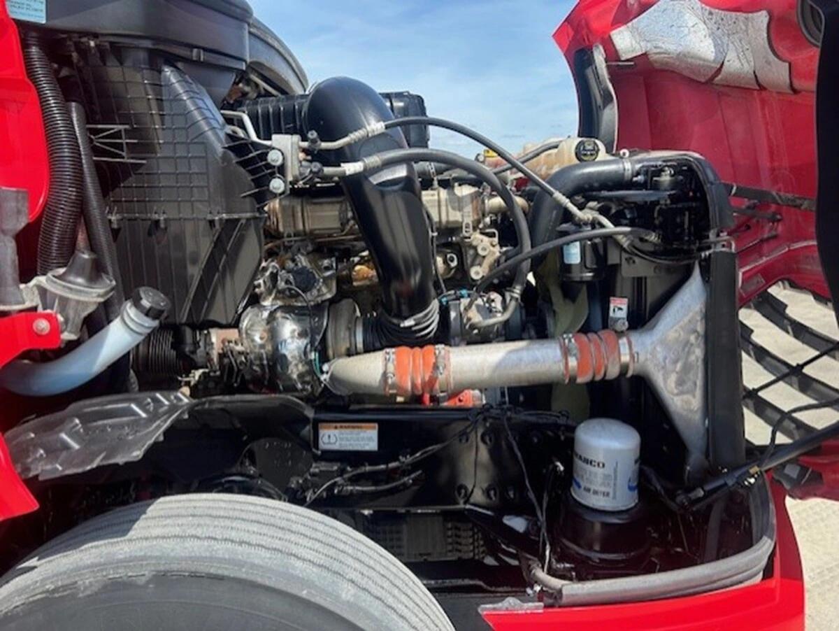 2022 Freightliner Cascadia — photo 12