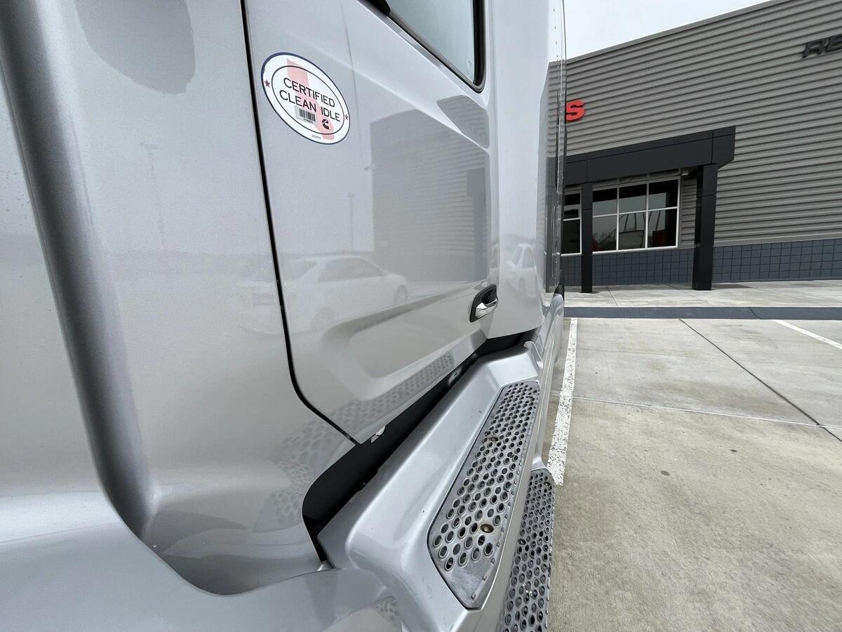 2023 Peterbilt 579 in Kansas City, MO — photo 14