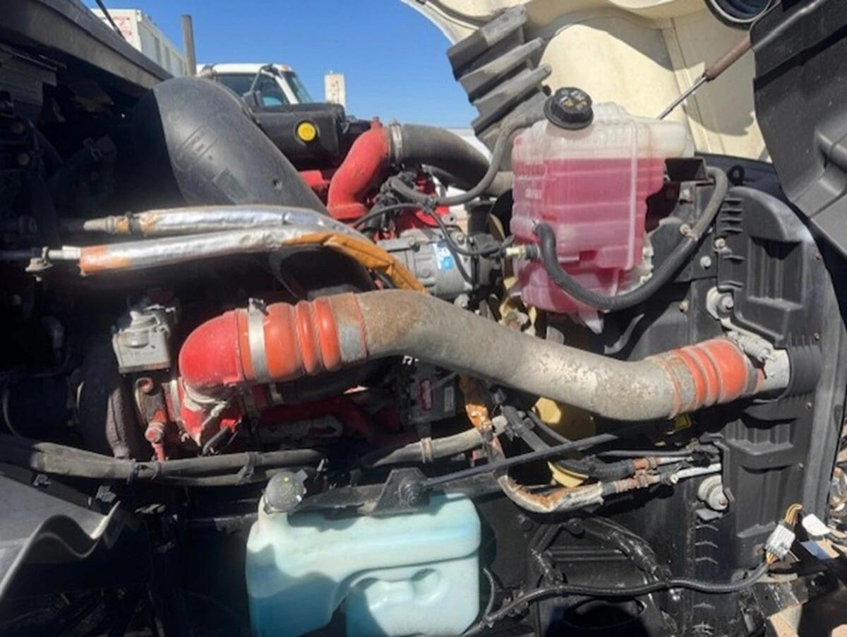 2018 International LT in Dodge City, KS — photo 5