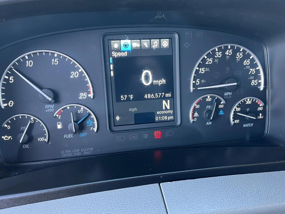 2022 Freightliner Cascadia in Kansas City, MO — photo 22