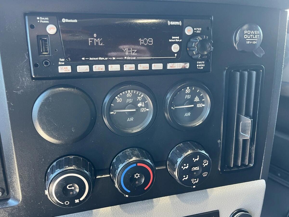 2022 Freightliner Cascadia in Kansas City, MO — photo 26