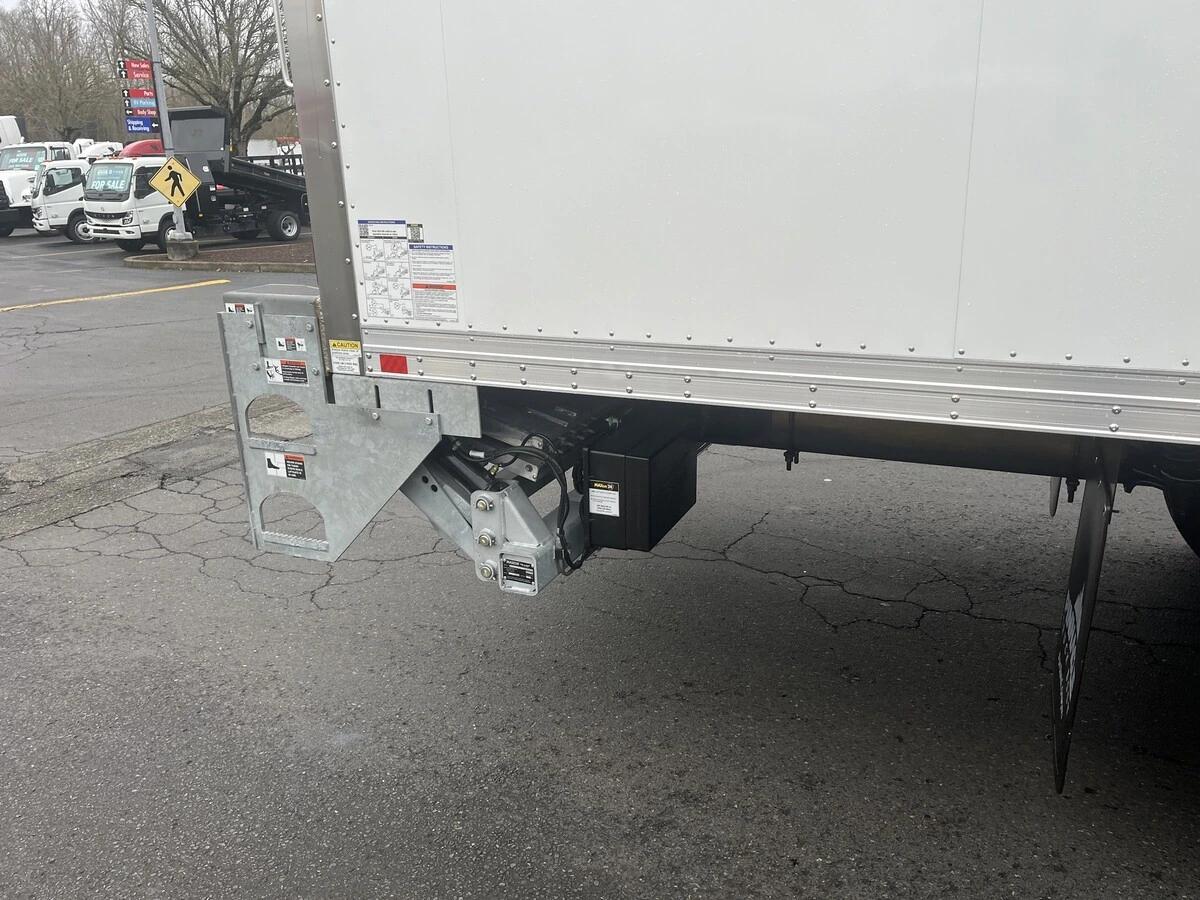 2027 Freightliner M2 106 — photo 7