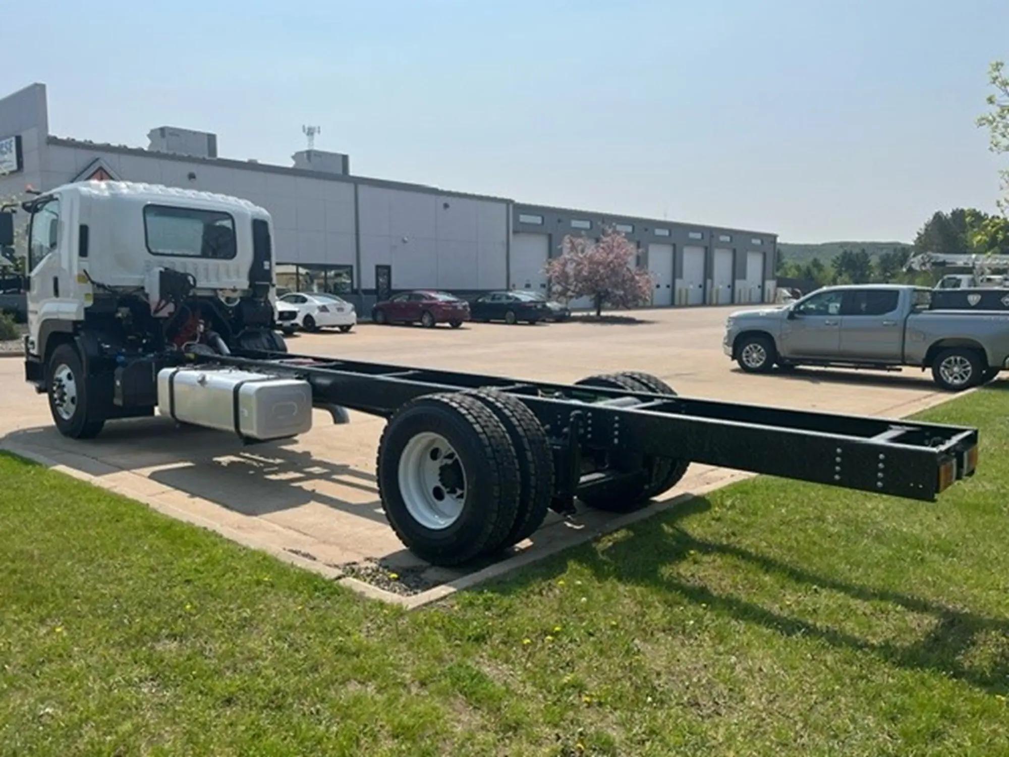 2025 Isuzu FTR in Chippewa Falls, WI — photo 6
