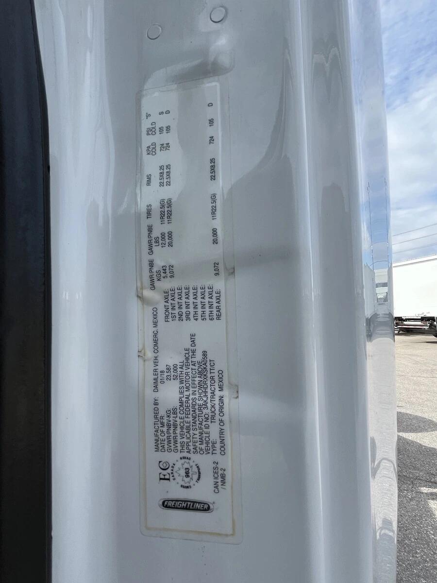 2019 Freightliner Cascadia — photo 19