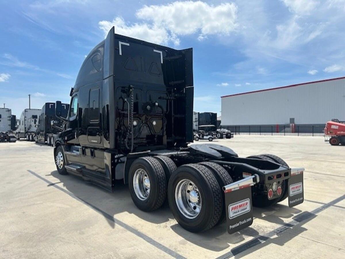 2022 Freightliner Cascadia — photo 3