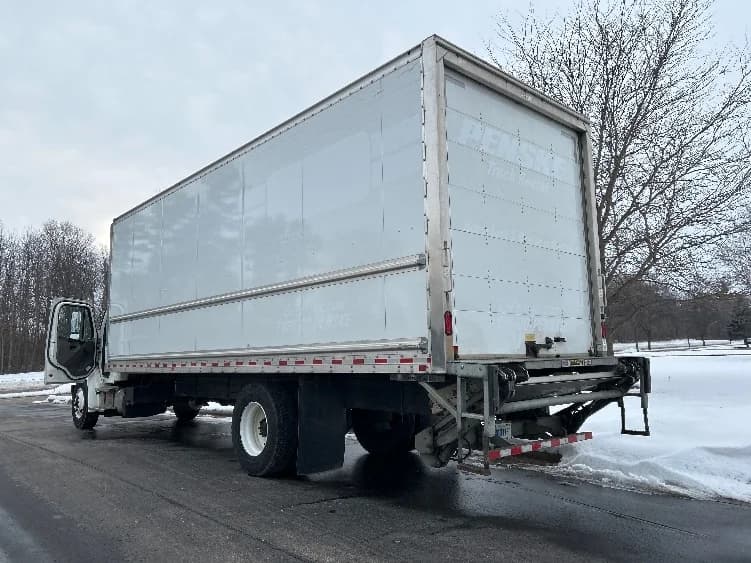2022 Freightliner M2 106 in Milwaukee, WI — photo 6