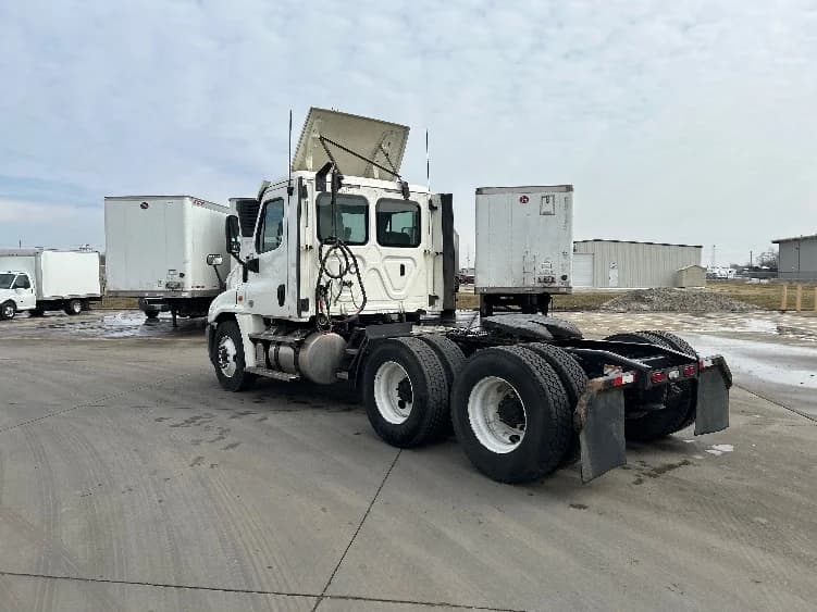 2020 Freightliner Cascadia in Goshen, IN — photo 5