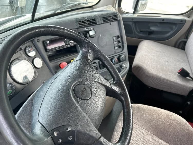 2020 Freightliner Cascadia in Goshen, IN — photo 10