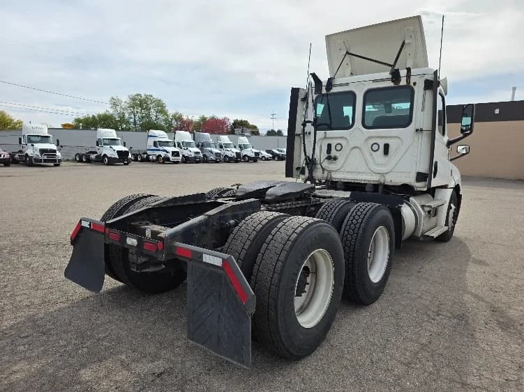 2020 Freightliner Cascadia in Jackson, MI — photo 7