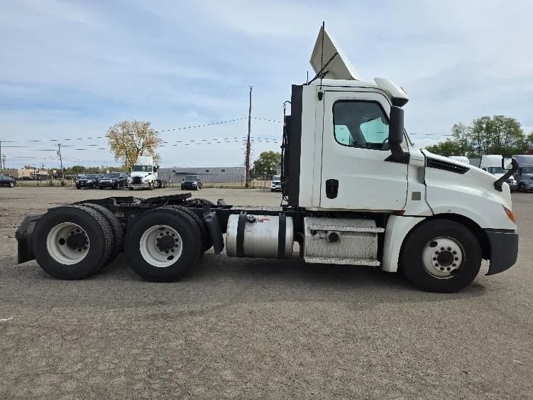 2020 Freightliner Cascadia in Jackson, MI — photo 8