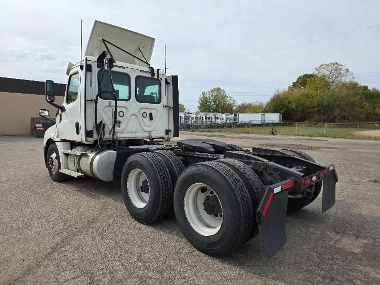 2020 Freightliner Cascadia in Jackson, MI — photo 5