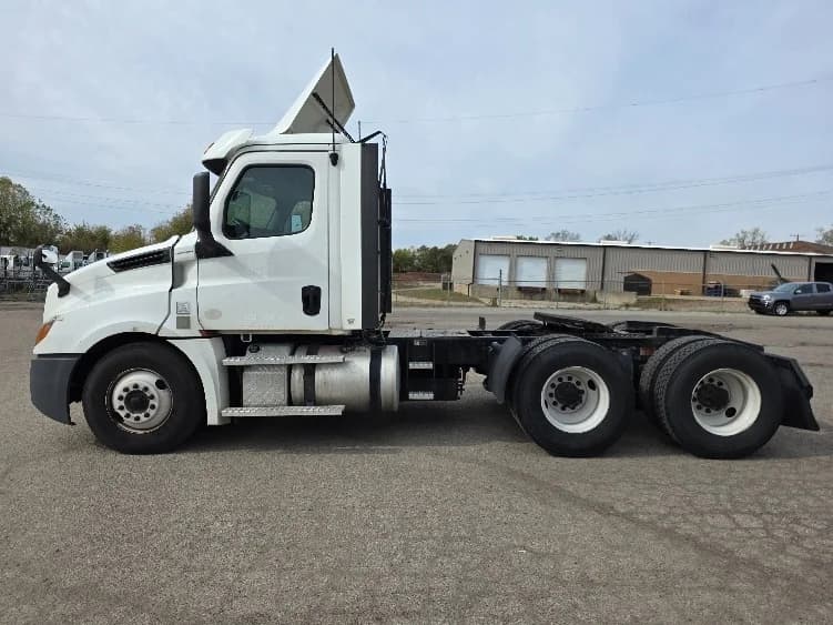 2020 Freightliner Cascadia in Jackson, MI — photo 4