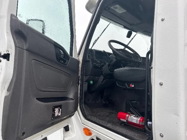 2019 International LT in Greensboro, NC — photo 9