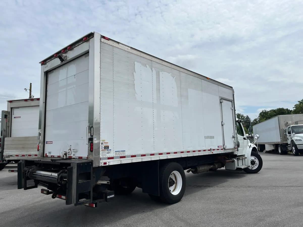 2016 Freightliner M2 106 in Beltsville, MD — photo 4