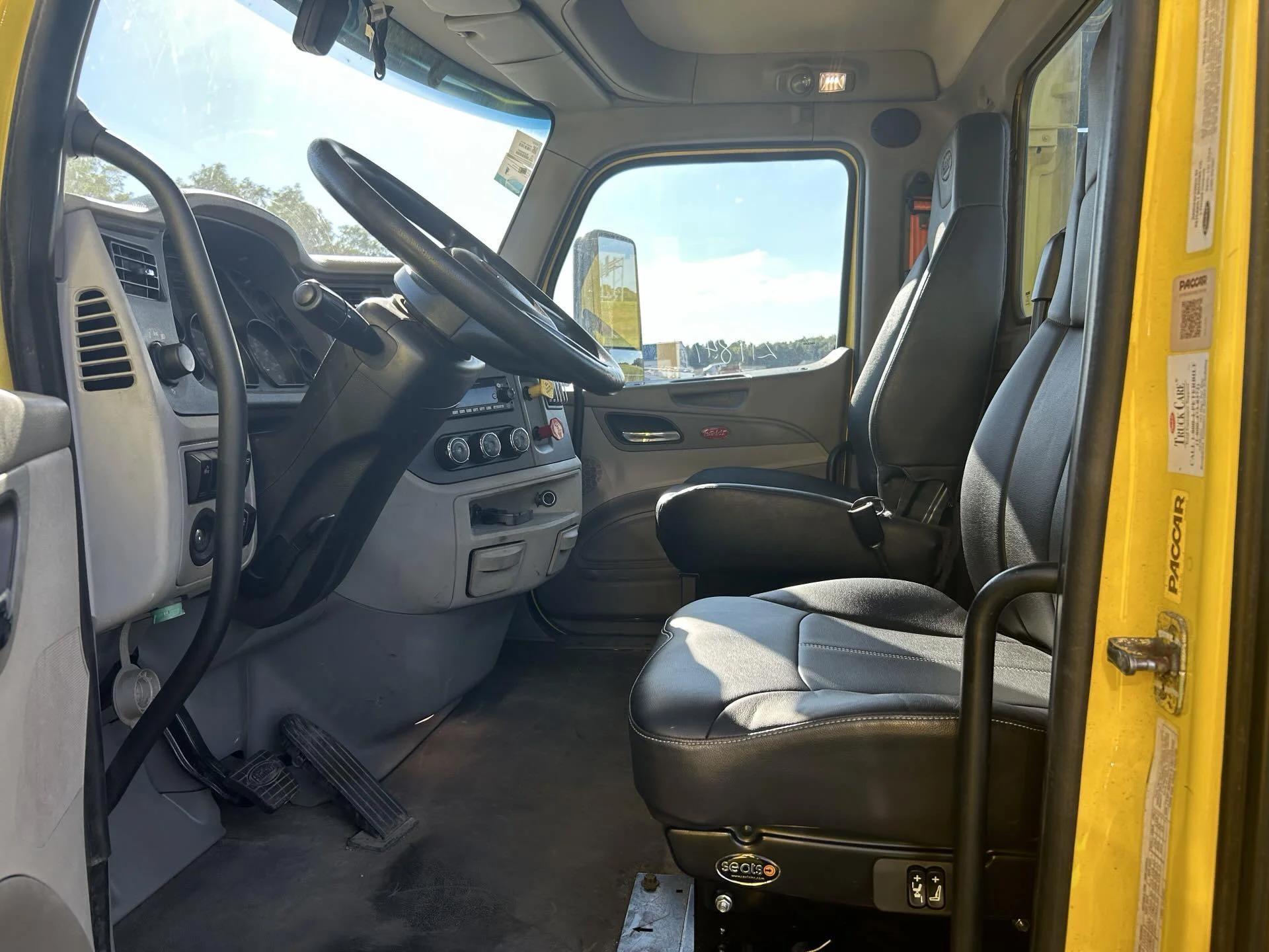 2021 Peterbilt 579 in Columbus, OH — photo 5