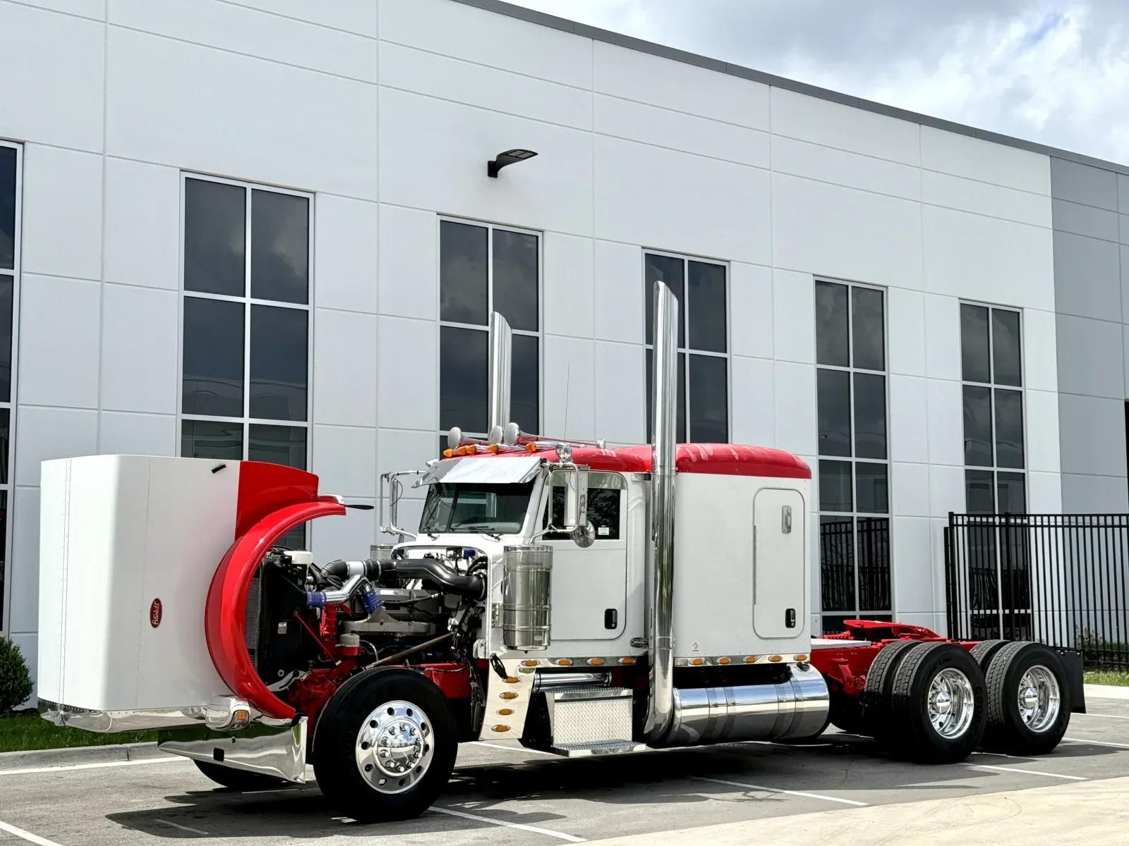 2013 Peterbilt 389 in New Lenox, IL — photo 10