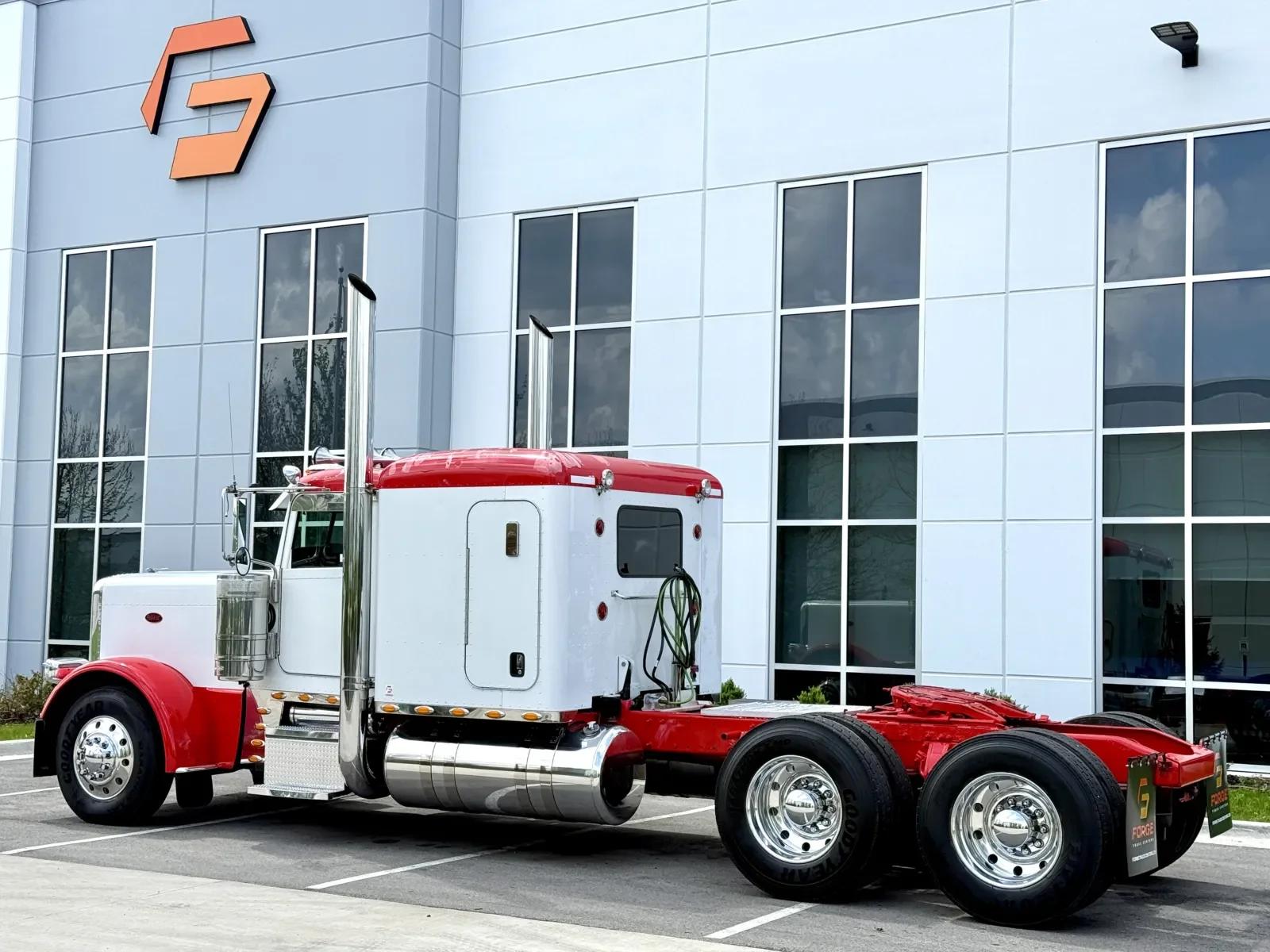 2013 Peterbilt 389 in New Lenox, IL — photo 6