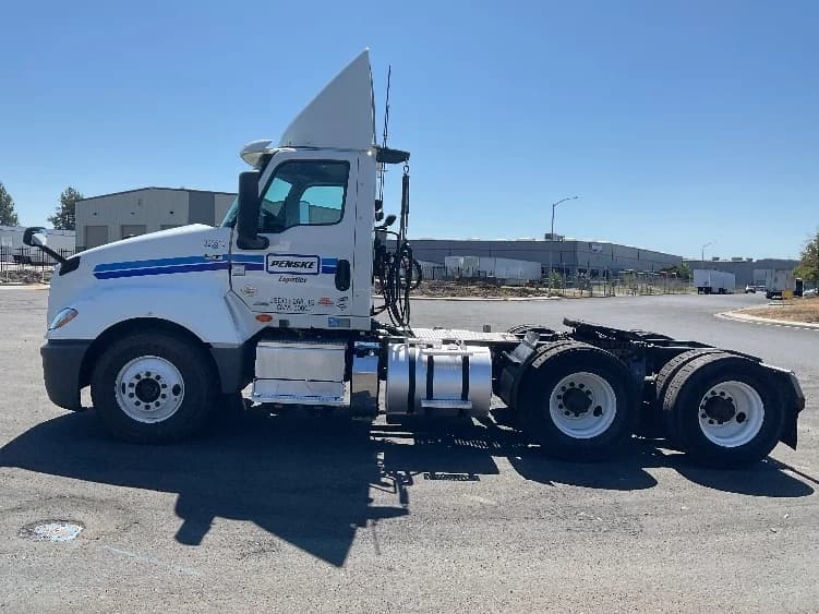 2019 International LT in Stockton, CA — photo 4