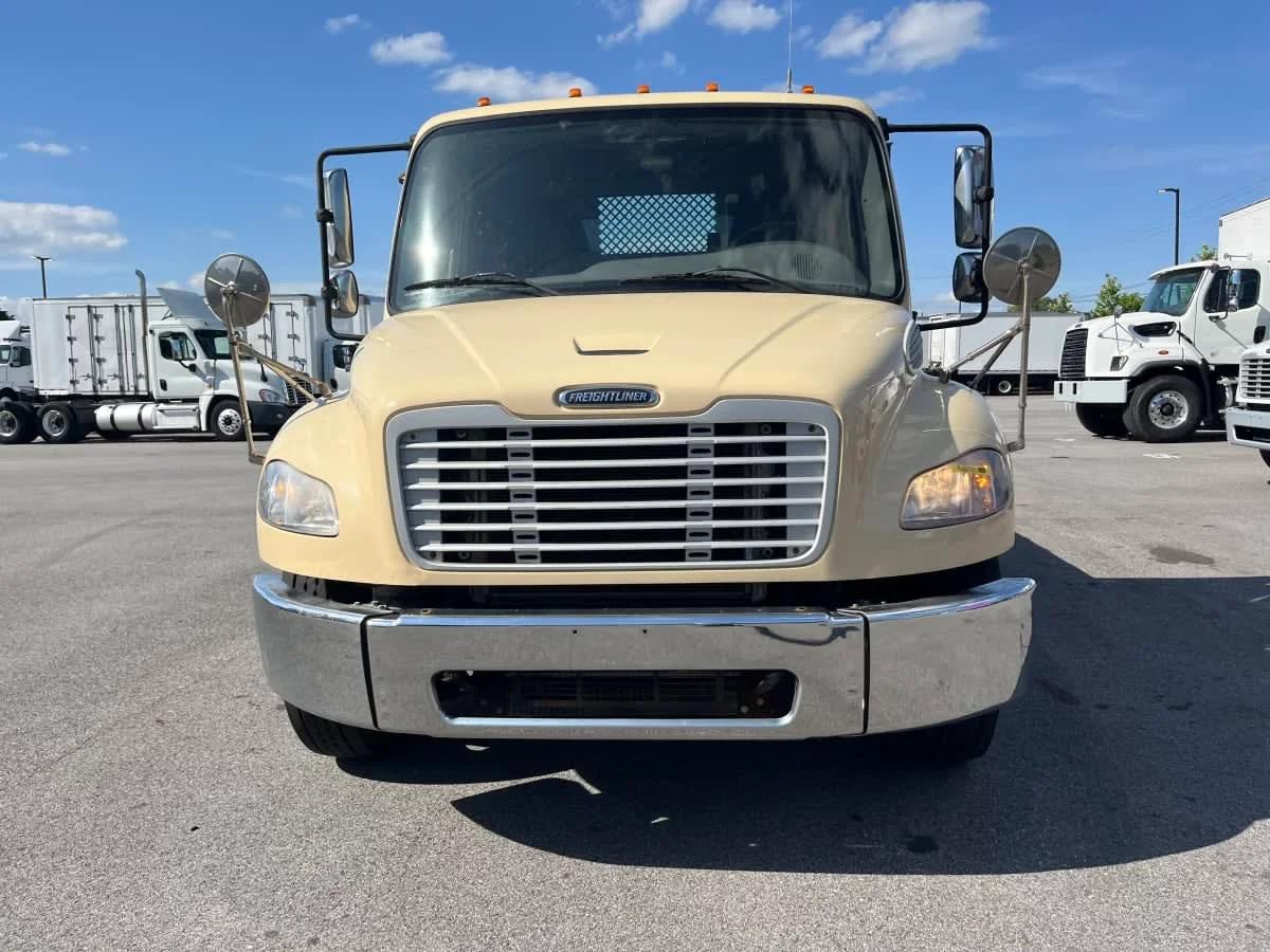 2016 Freightliner M2 106 in Beltsville, MD — photo 2