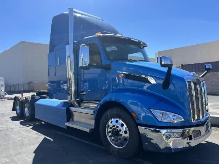 2024 Peterbilt 579 in Los Angeles, CA — photo 4