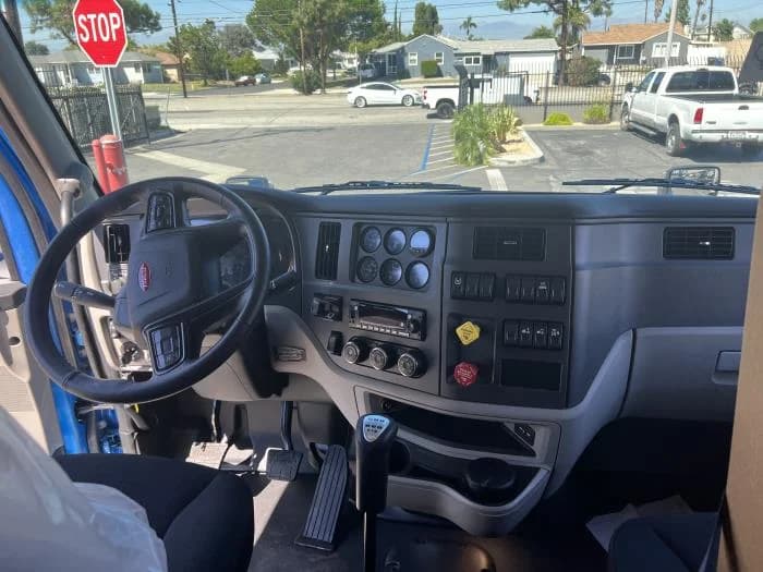 2024 Peterbilt 579 in Los Angeles, CA — photo 9
