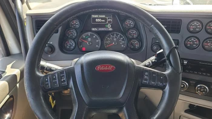 2020 Peterbilt 567 — photo 23