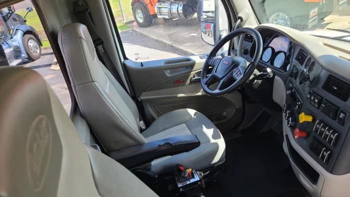 2020 Peterbilt 567 — photo 19