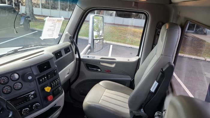 2020 Peterbilt 567 — photo 18