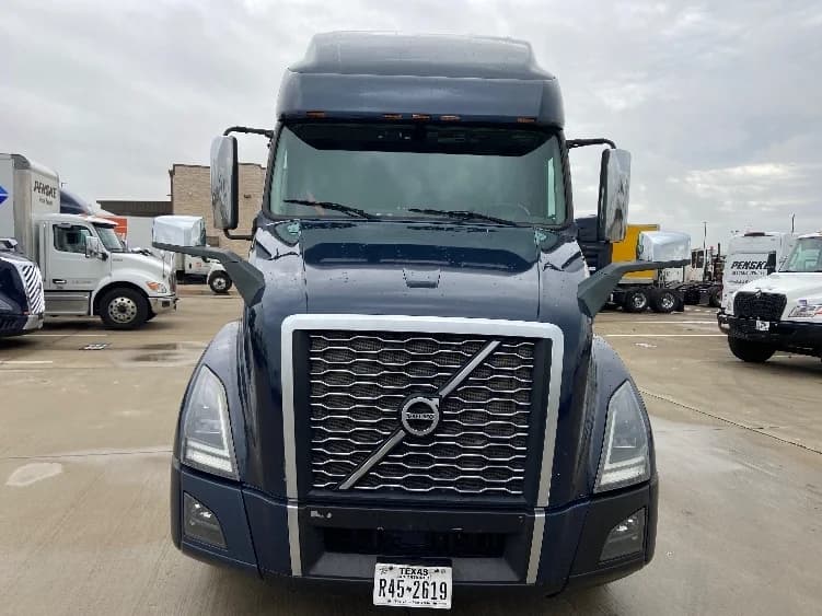 2020 Volvo VNL 760 in Arlington, TX — photo 2