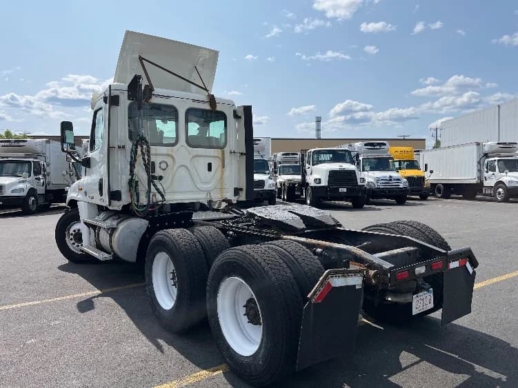 2018 Freightliner Cascadia in Londonderry, NH — photo 5