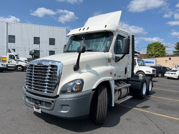 2018 Freightliner Cascadia in Londonderry, NH — photo 3