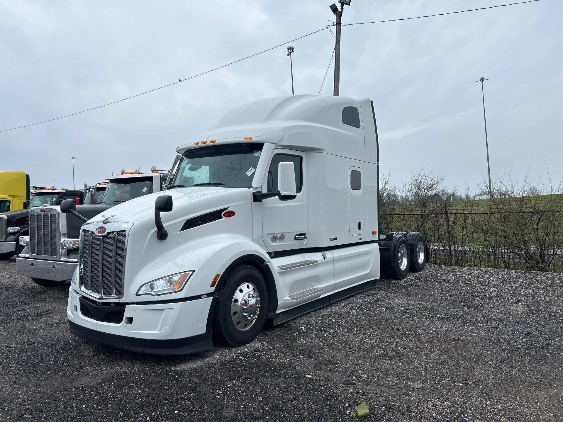 2027 Peterbilt 579 in Youngstown, OH — photo 2