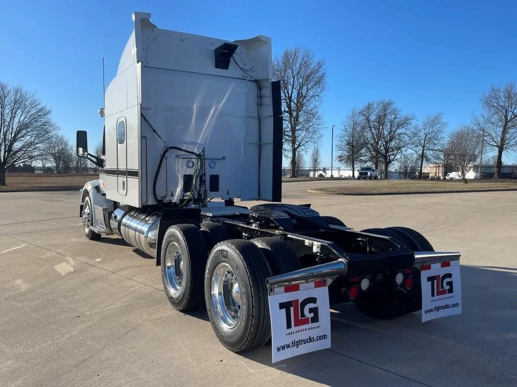 2022 Peterbilt 567 in Springfield, MO — photo 3