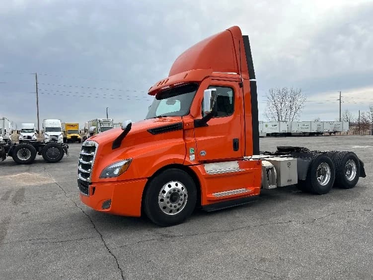 2020 Freightliner Cascadia in Peosta, IA — photo 3