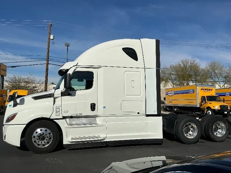 2022 Freightliner Cascadia in Las Vegas, NV — photo 4