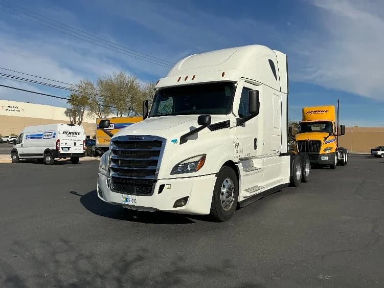 2022 Freightliner Cascadia in Las Vegas, NV — photo 3