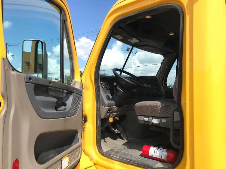 2019 Freightliner Cascadia in Houston, TX — photo 9