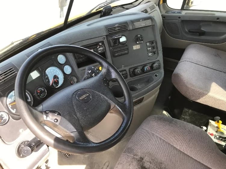 2019 Freightliner Cascadia in Houston, TX — photo 10