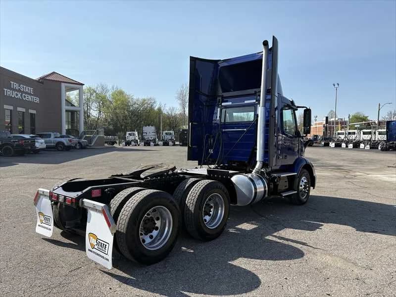 2024 Volvo VNR 640 in Memphis, TN — photo 5
