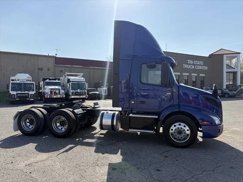 2024 Volvo VNR 640 in Memphis, TN — photo 6