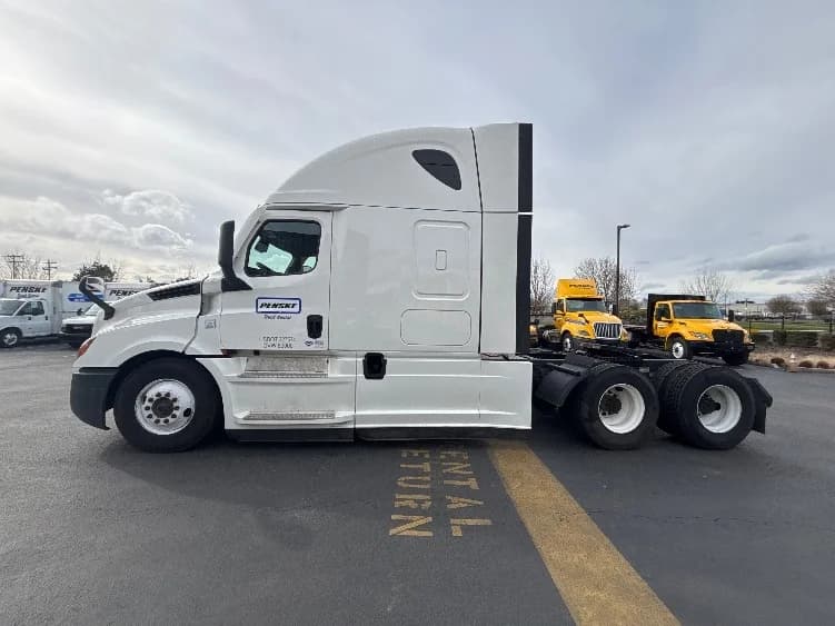 2020 Freightliner Cascadia in White Deer, PA — photo 4