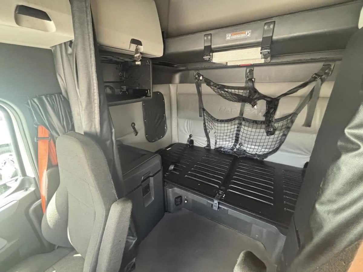 2022 Freightliner Cascadia in Atlanta, GA — photo 12