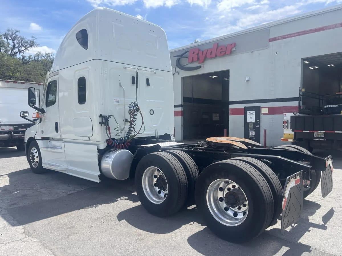 2022 Freightliner Cascadia in Atlanta, GA — photo 5