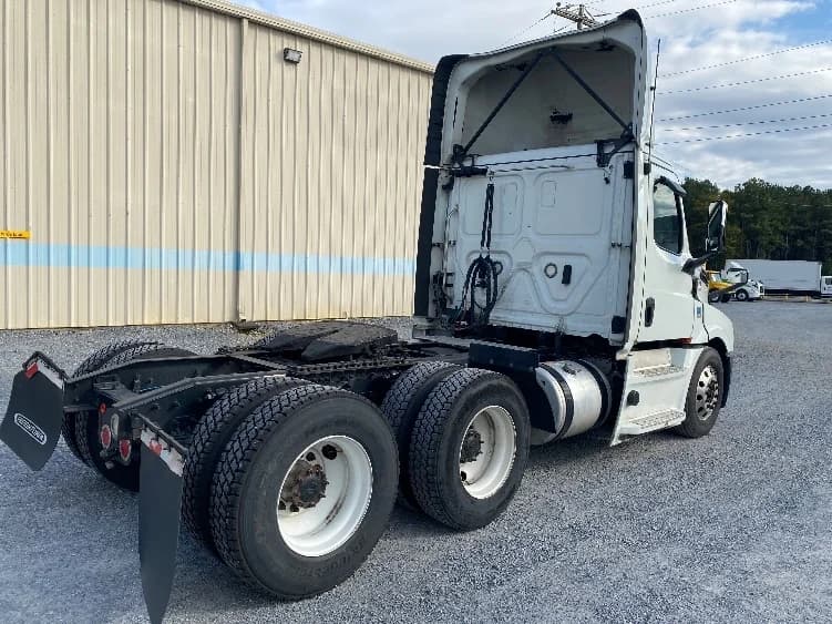 2020 Freightliner Cascadia in Resaca, GA — photo 7
