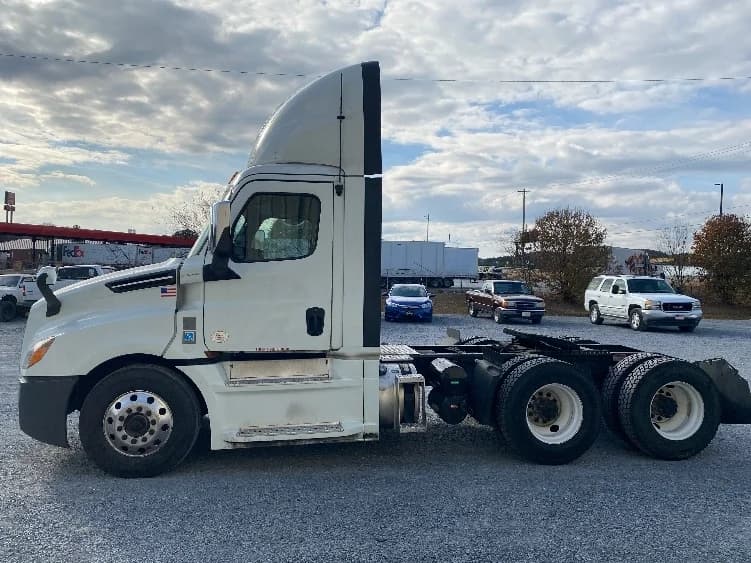 2020 Freightliner Cascadia in Resaca, GA — photo 4