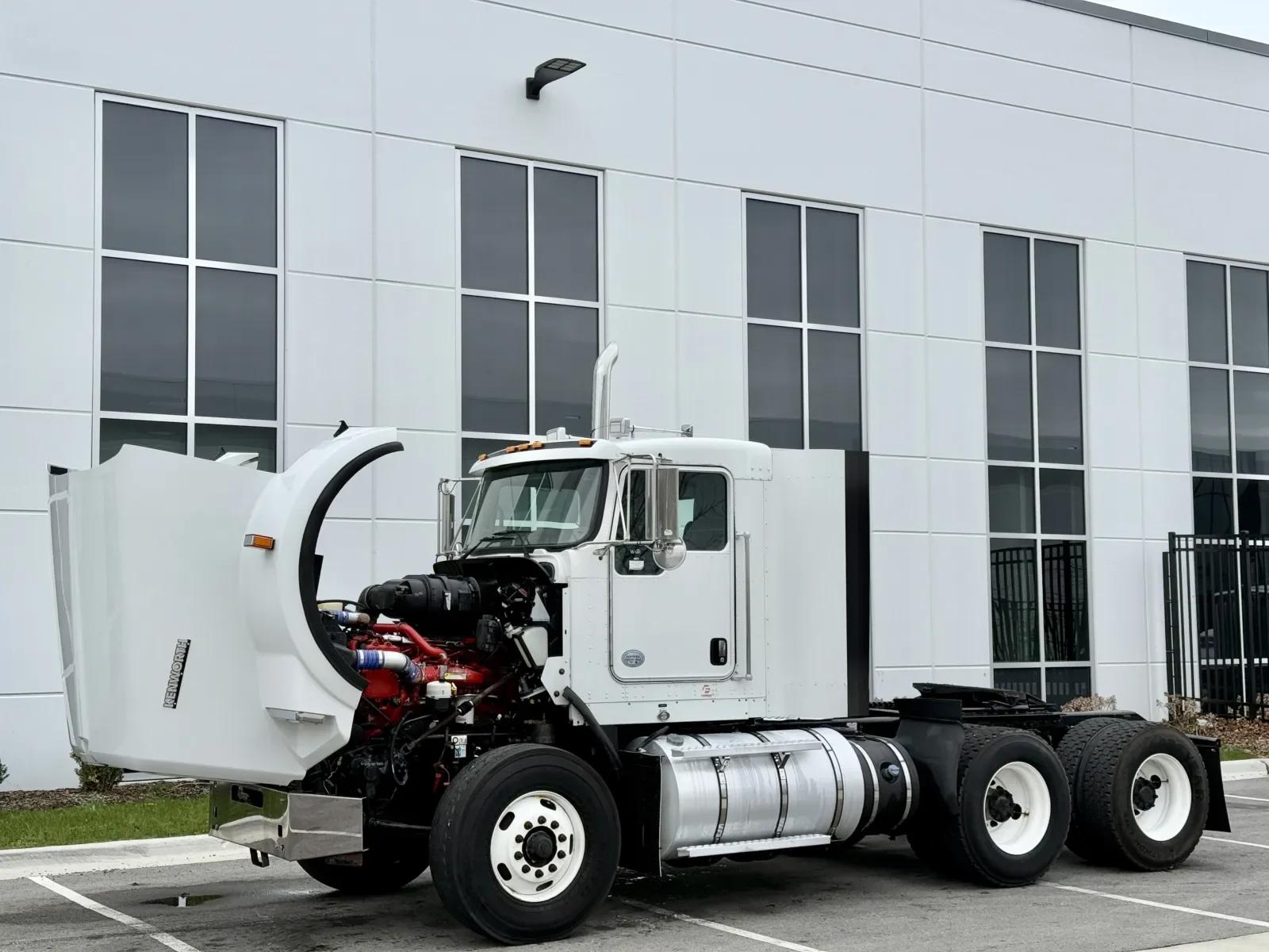 2015 Kenworth T800 in New Lenox, IL — photo 10