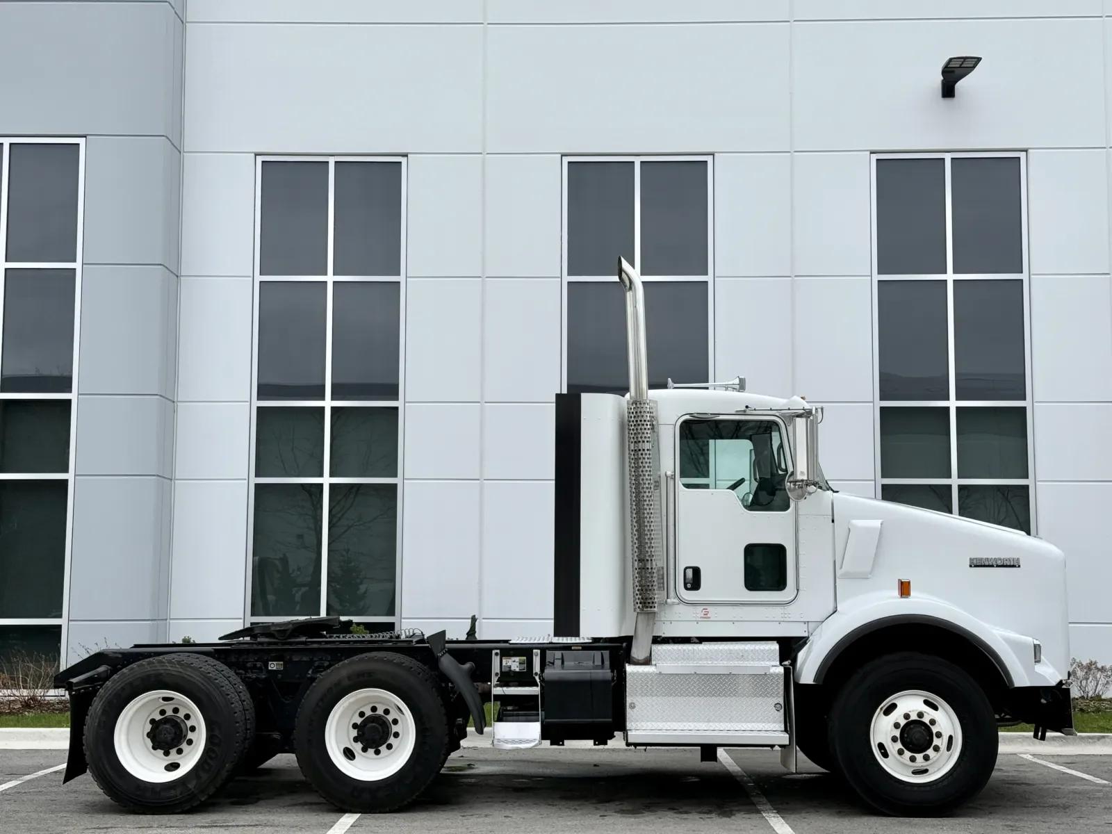 2015 Kenworth T800 in New Lenox, IL — photo 3