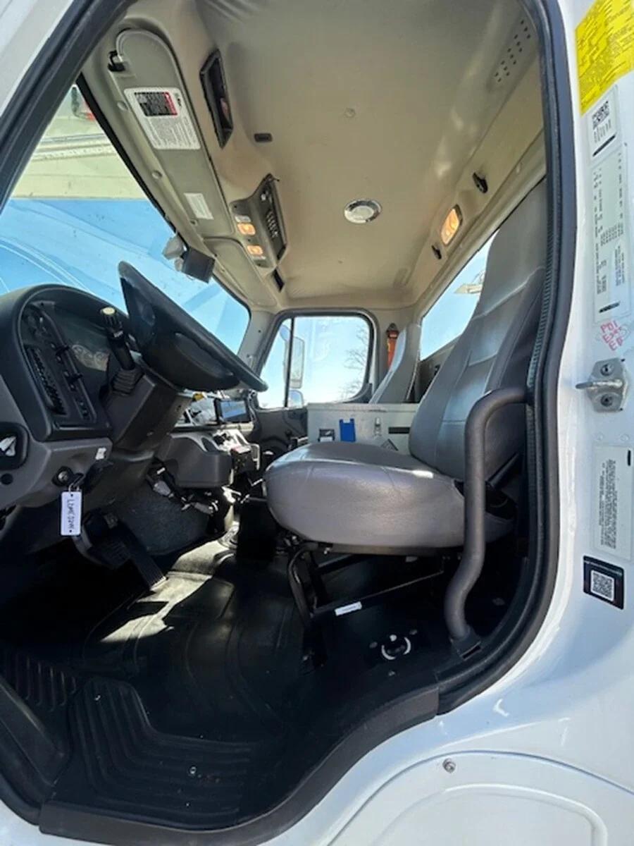 2020 Freightliner M2 106 in Fort Worth, TX — photo 15